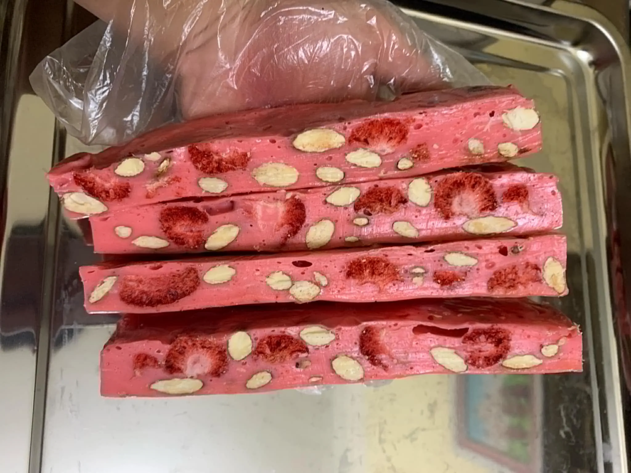 Kẹo nougat vị dâu