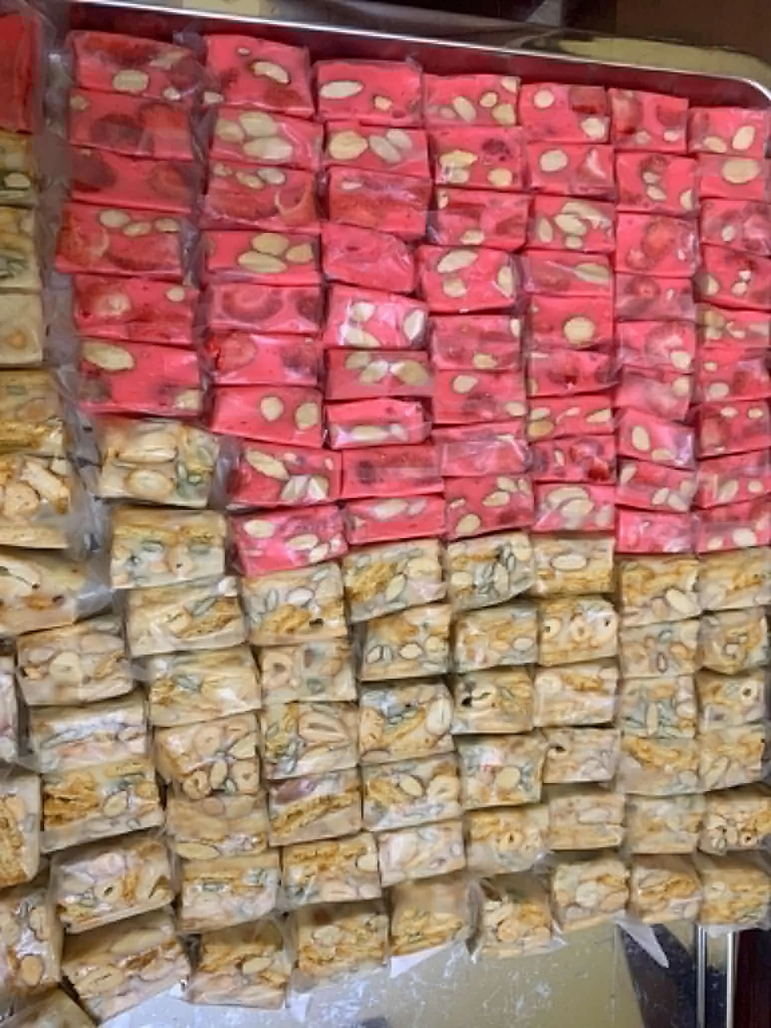 Kẹo nougat vị dâu - Ảnh 2